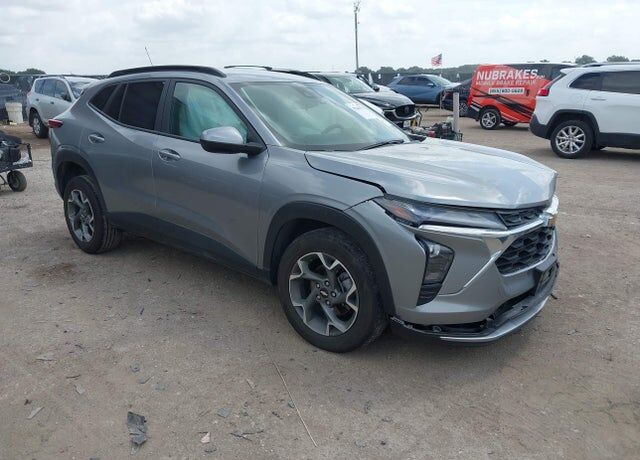 2025 CHEVROLET Trax