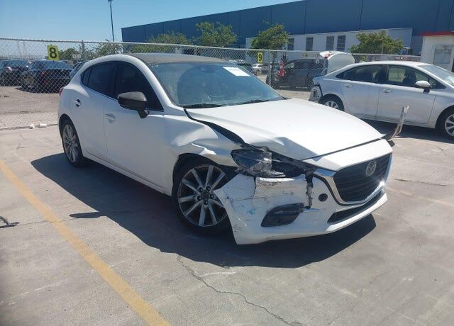 2017 MAZDA Mazda3