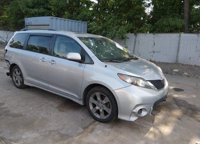 2012 TOYOTA Sienna