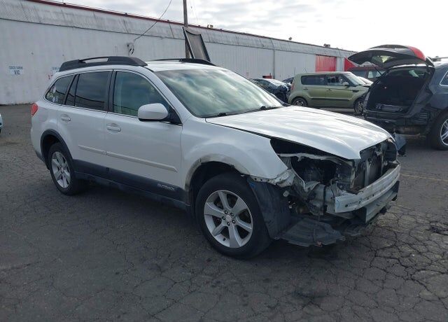 2014 SUBARU Outback