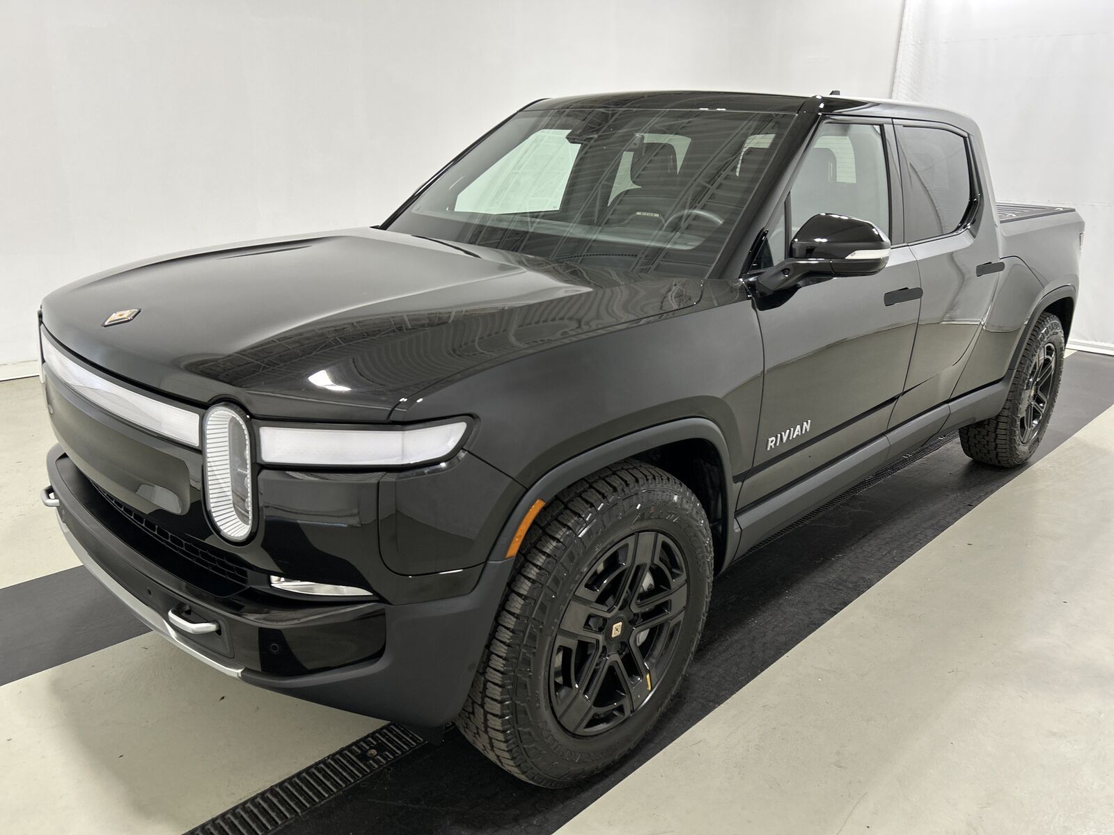 2024 RIVIAN R1T