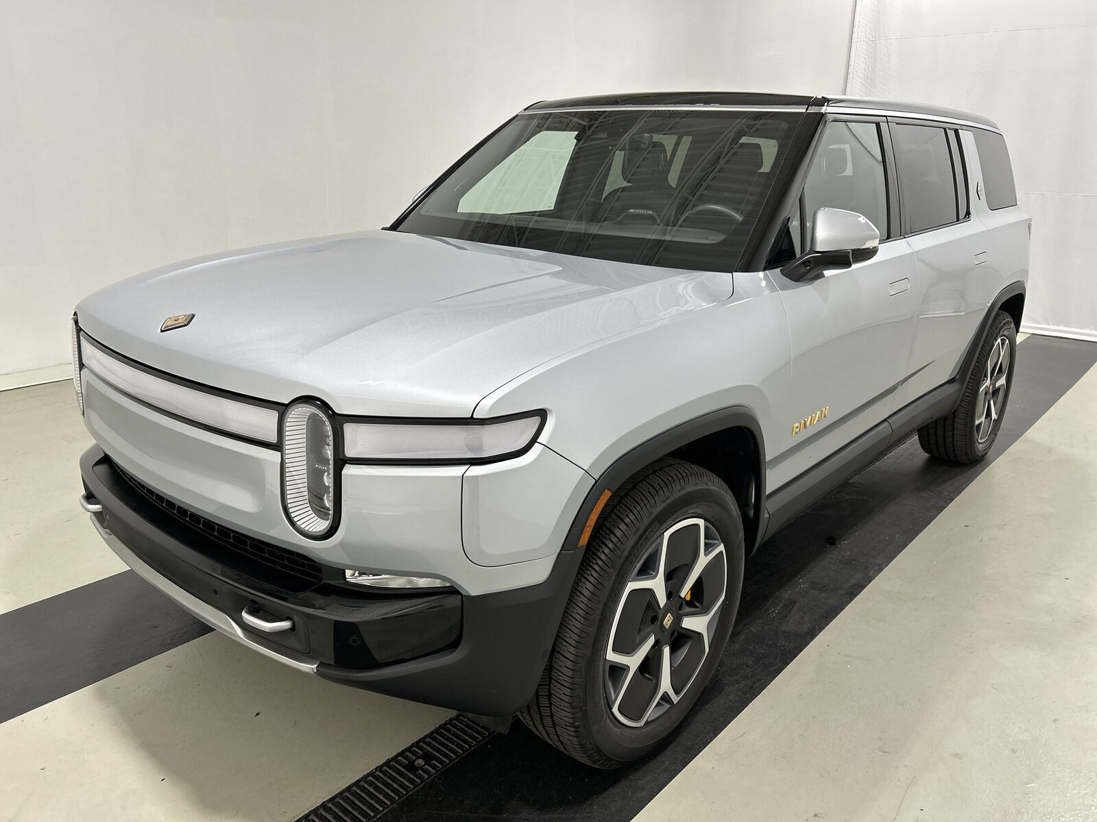 2024 RIVIAN R1S