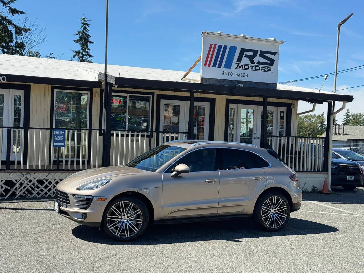 2017 PORSCHE Macan