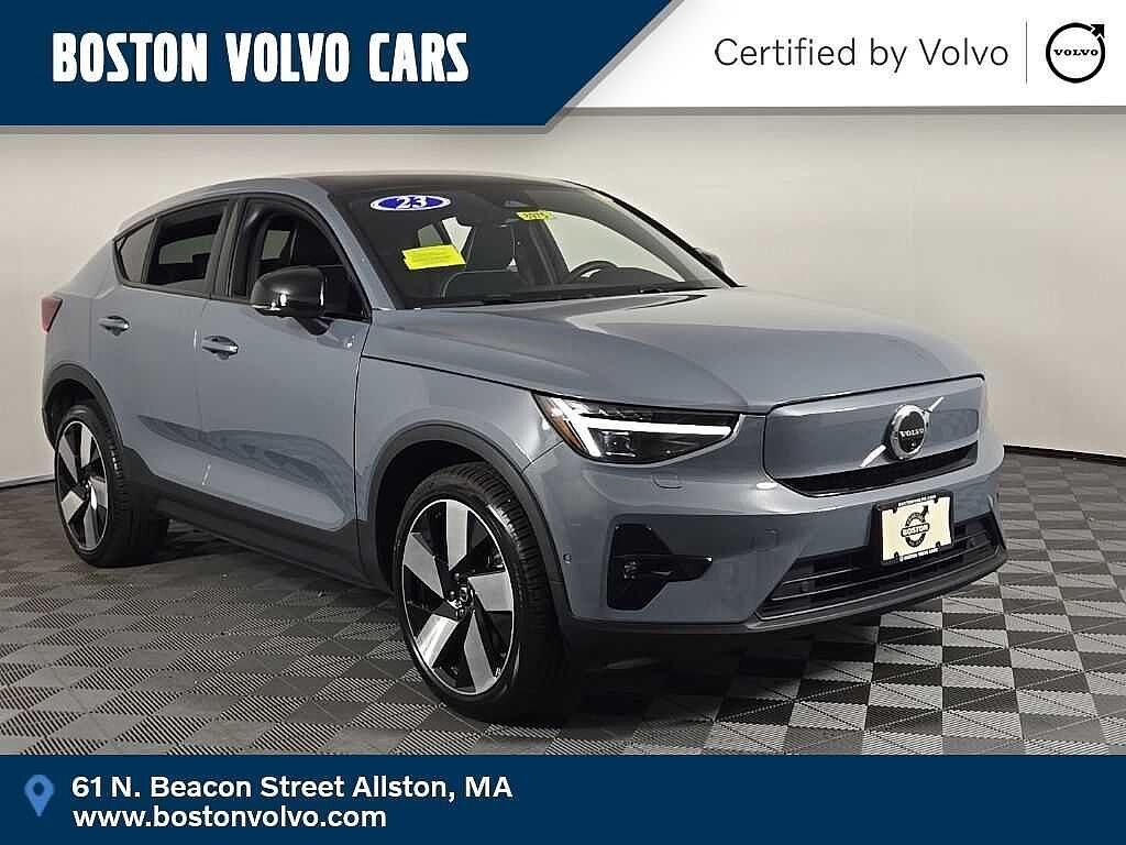 2023 VOLVO C40