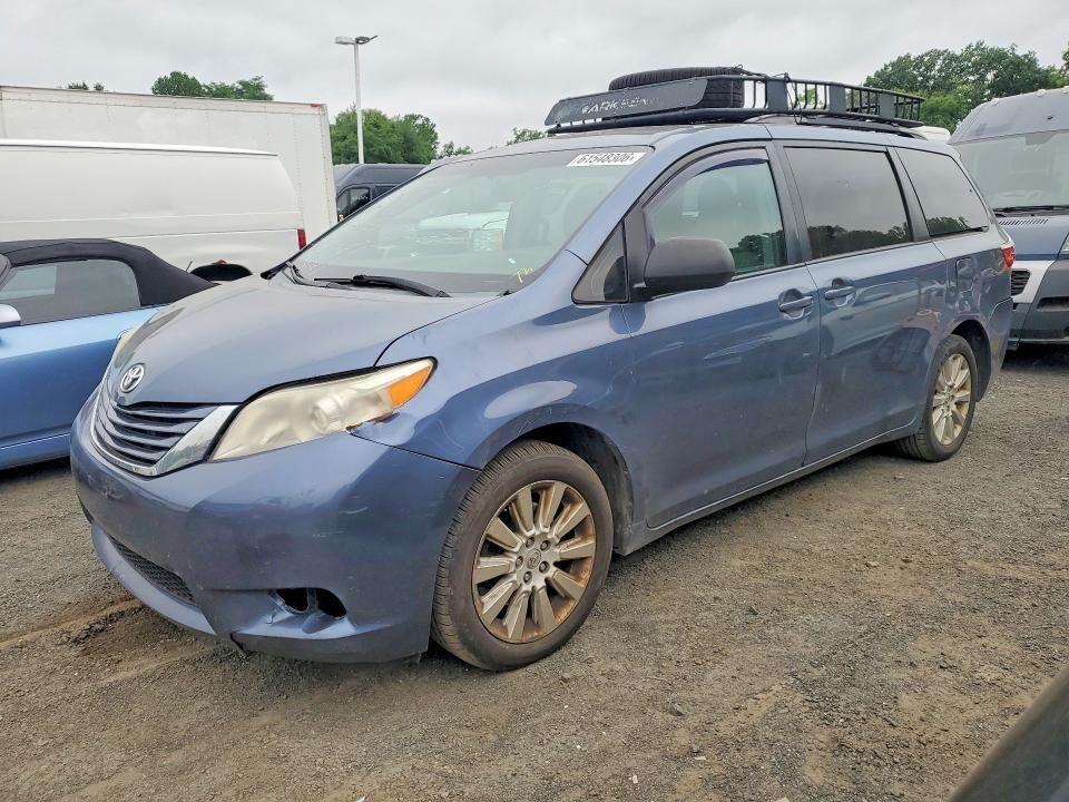 2015 TOYOTA Sienna