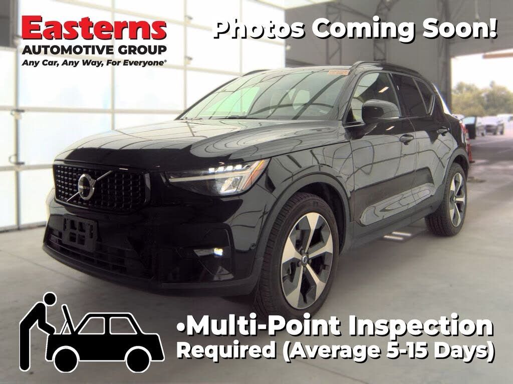 2023 VOLVO XC40