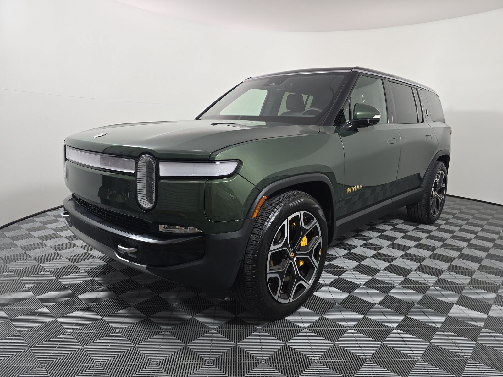 2022 RIVIAN R1S