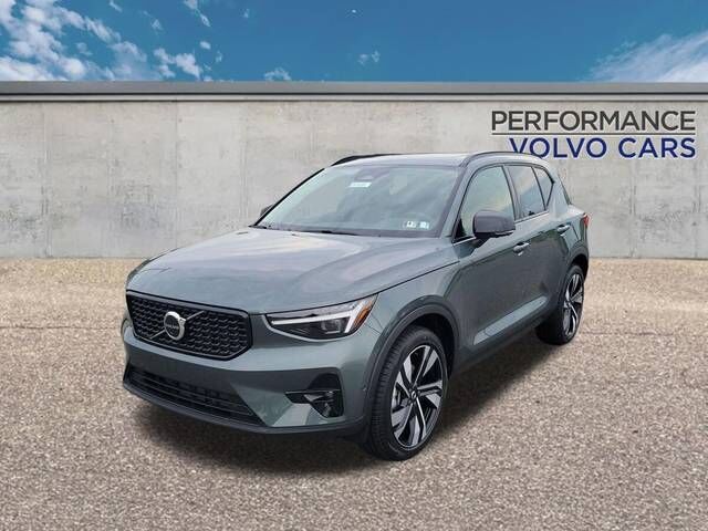 2026 VOLVO XC40