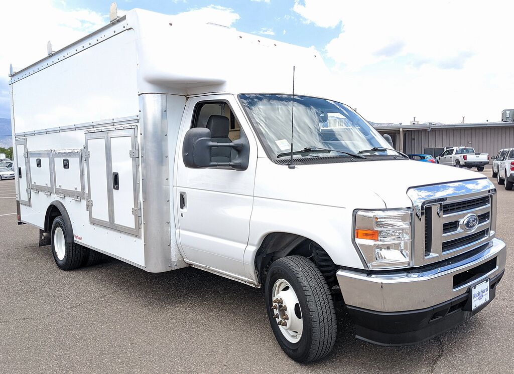 2025 FORD E-450