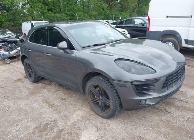 2015 PORSCHE Macan