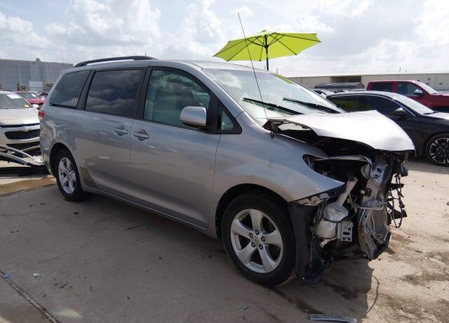 2012 TOYOTA Sienna