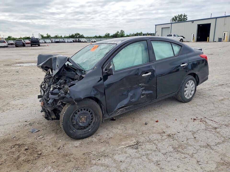 2018 NISSAN Versa
