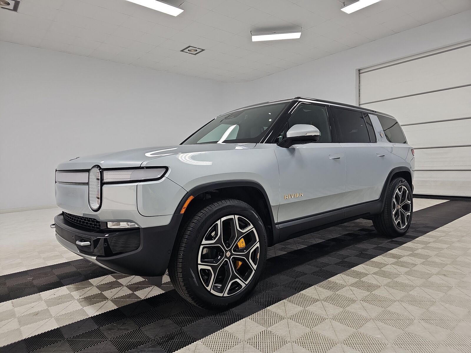 2024 RIVIAN R1S