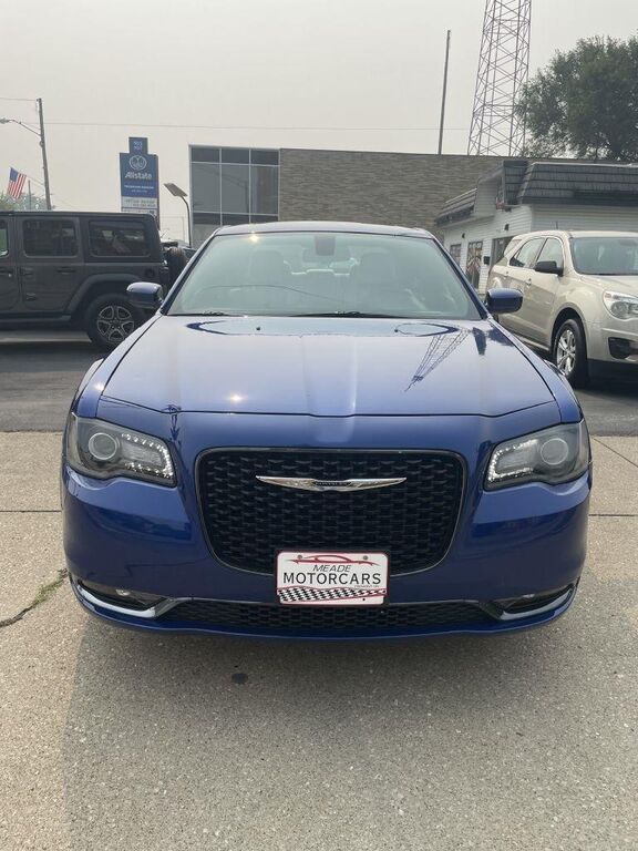 2019 CHRYSLER 300