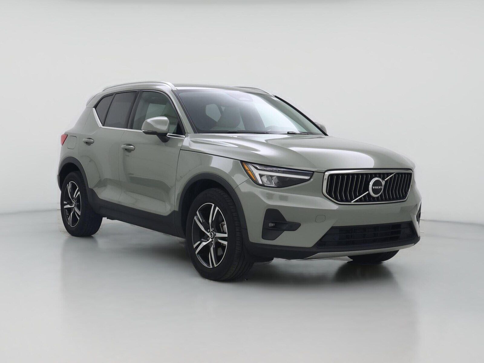 2023 VOLVO XC40