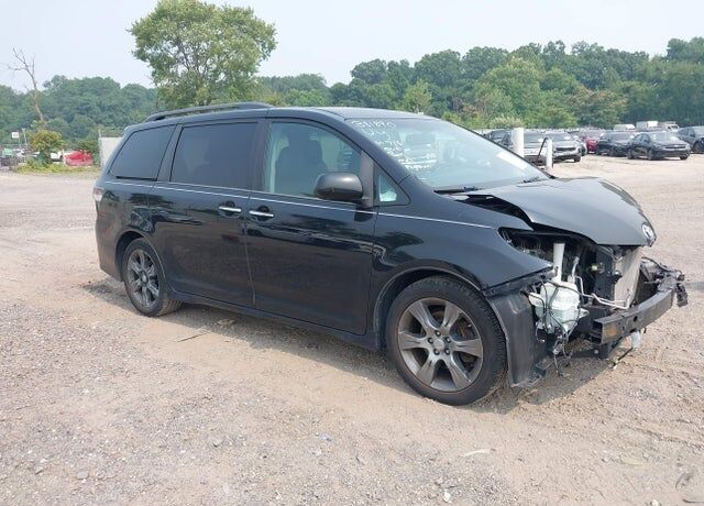 2015 TOYOTA Sienna