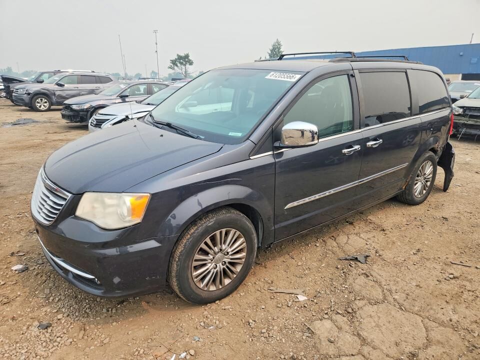 2014 CHRYSLER Town and Country
