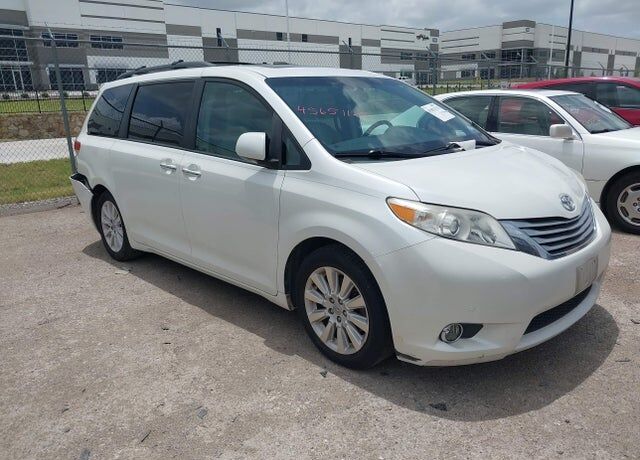 2012 TOYOTA Sienna