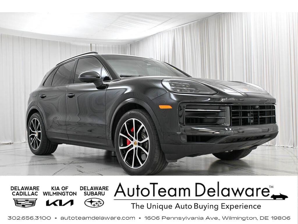 2024 PORSCHE Cayenne