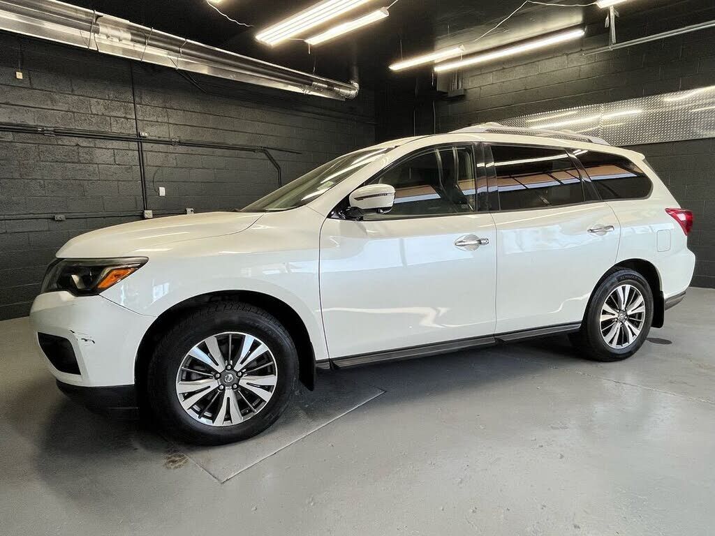 2017 NISSAN Pathfinder