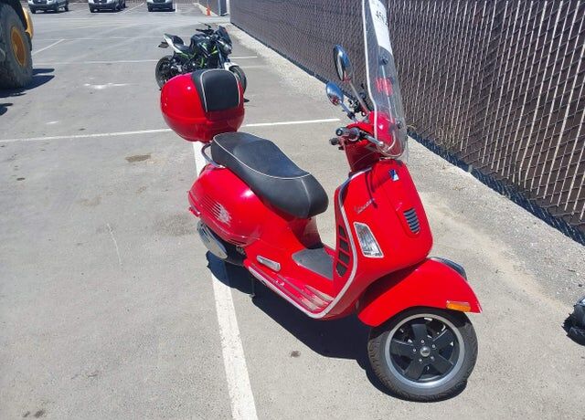 2013 PIAGGIO AND VESPA GTS 250 / GTV 250 / GTS Super 250 / Vespa GTS 300