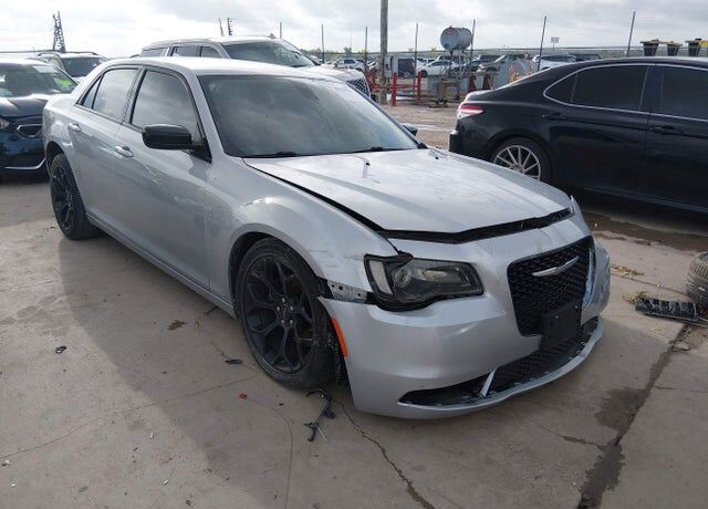 2019 CHRYSLER 300