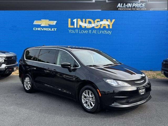 2023 CHRYSLER Voyager