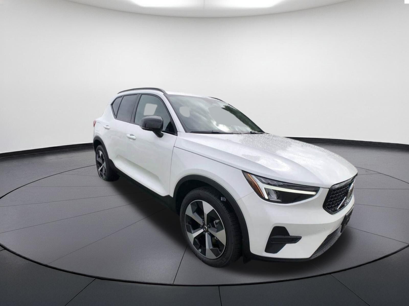 2026 VOLVO XC40