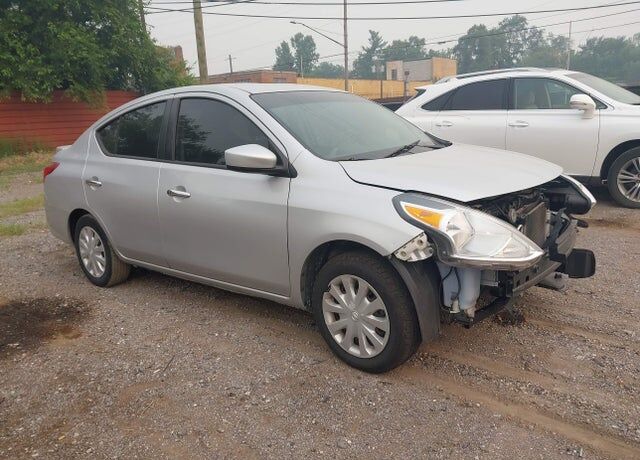 2017 NISSAN Versa