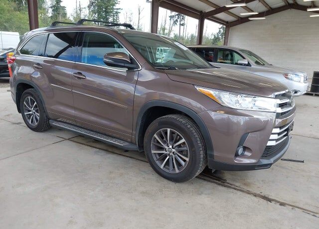 2017 TOYOTA Highlander