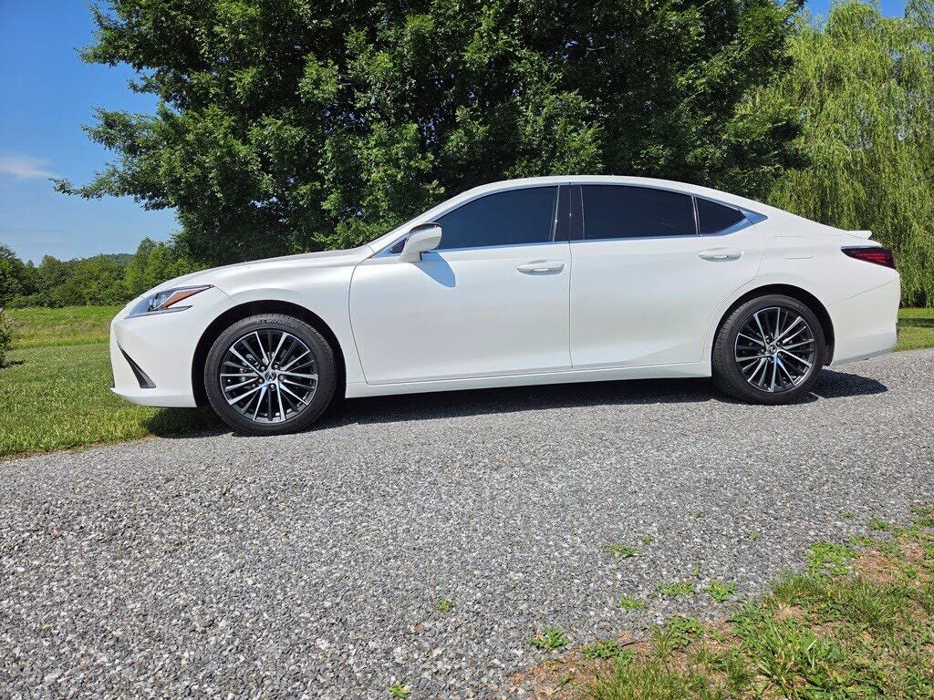 2024 LEXUS ES