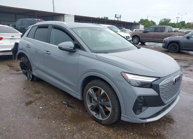 2022 AUDI Q4