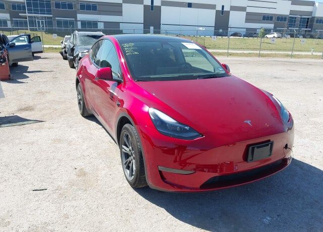 2025 TESLA Model Y