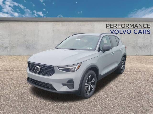 2026 VOLVO XC40