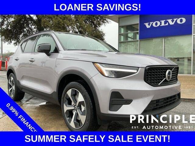 2026 VOLVO XC40