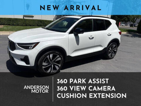 2025 VOLVO XC40