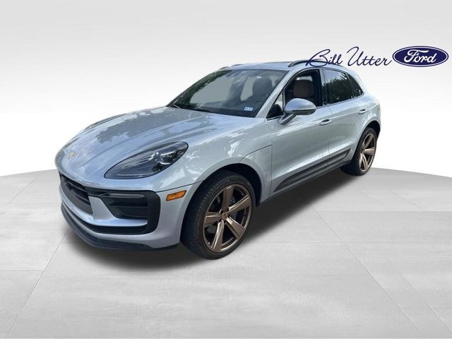 2024 PORSCHE Macan
