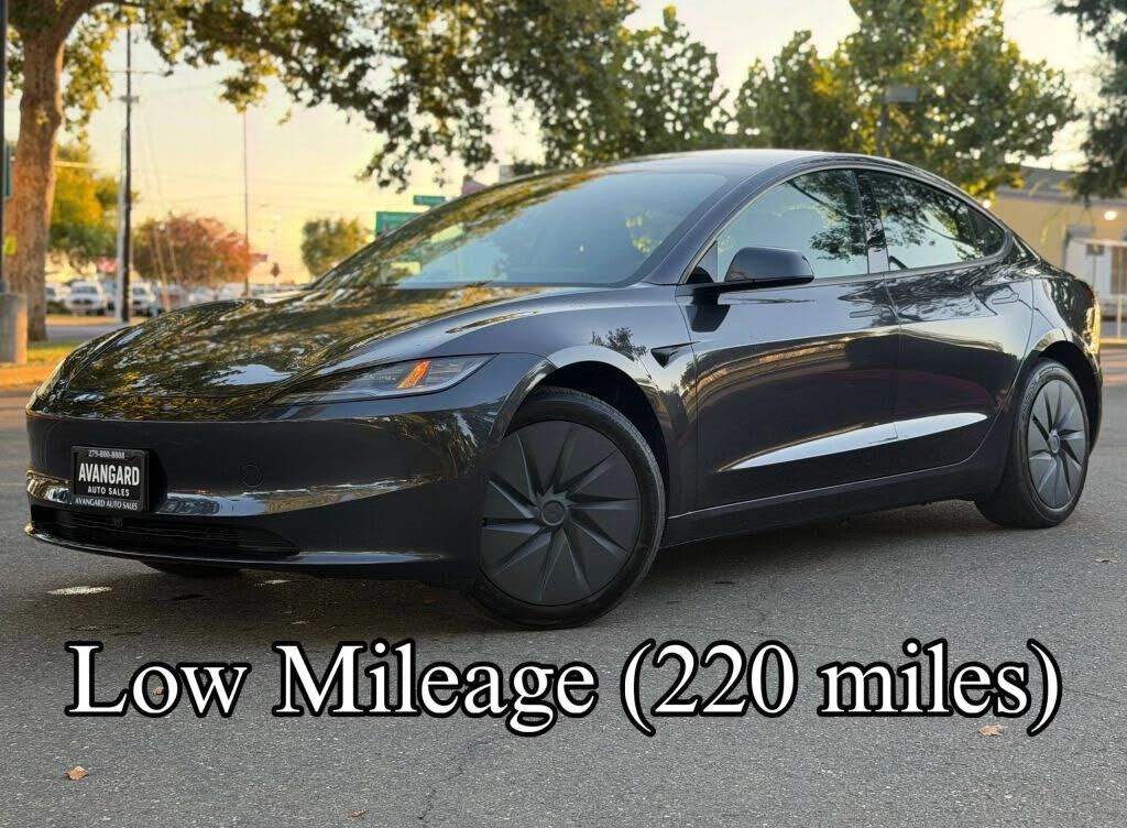 2025 TESLA Model 3