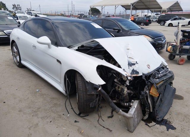 2011 PORSCHE Panamera