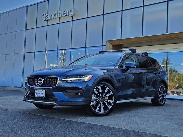 2020 VOLVO V60CC