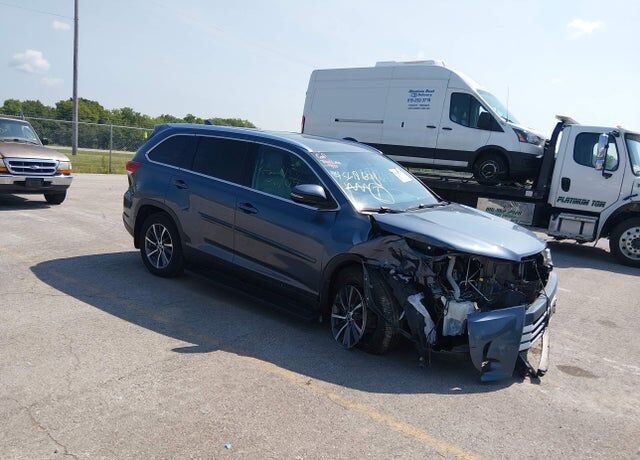 2019 TOYOTA Highlander