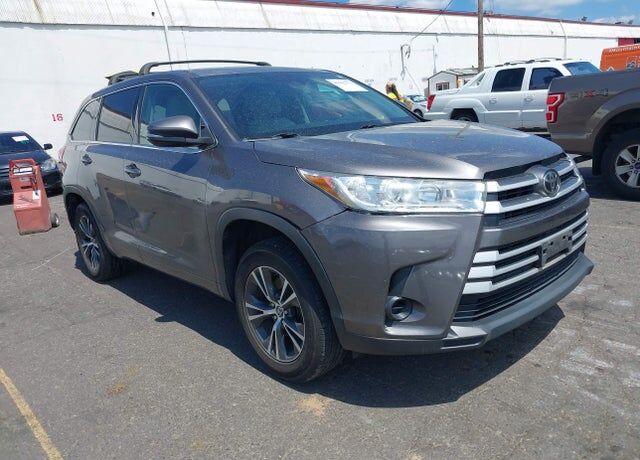 2017 TOYOTA Highlander