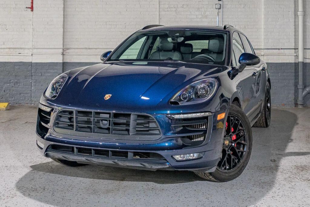 2017 PORSCHE Macan