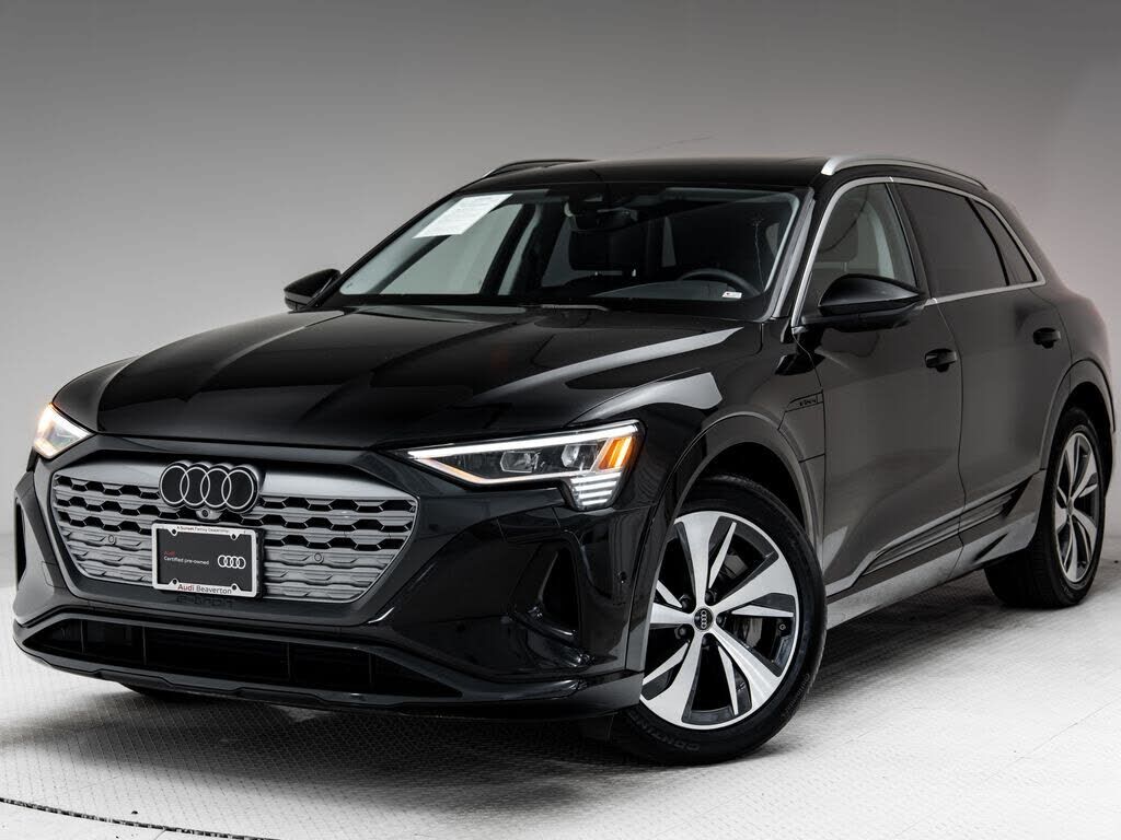 2024 AUDI Q8