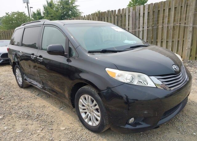 2015 TOYOTA Sienna