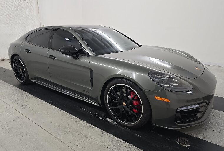 2023 PORSCHE Panamera