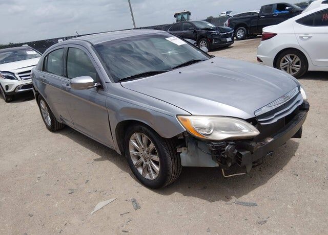 2013 CHRYSLER 200