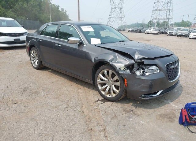 2019 CHRYSLER 300