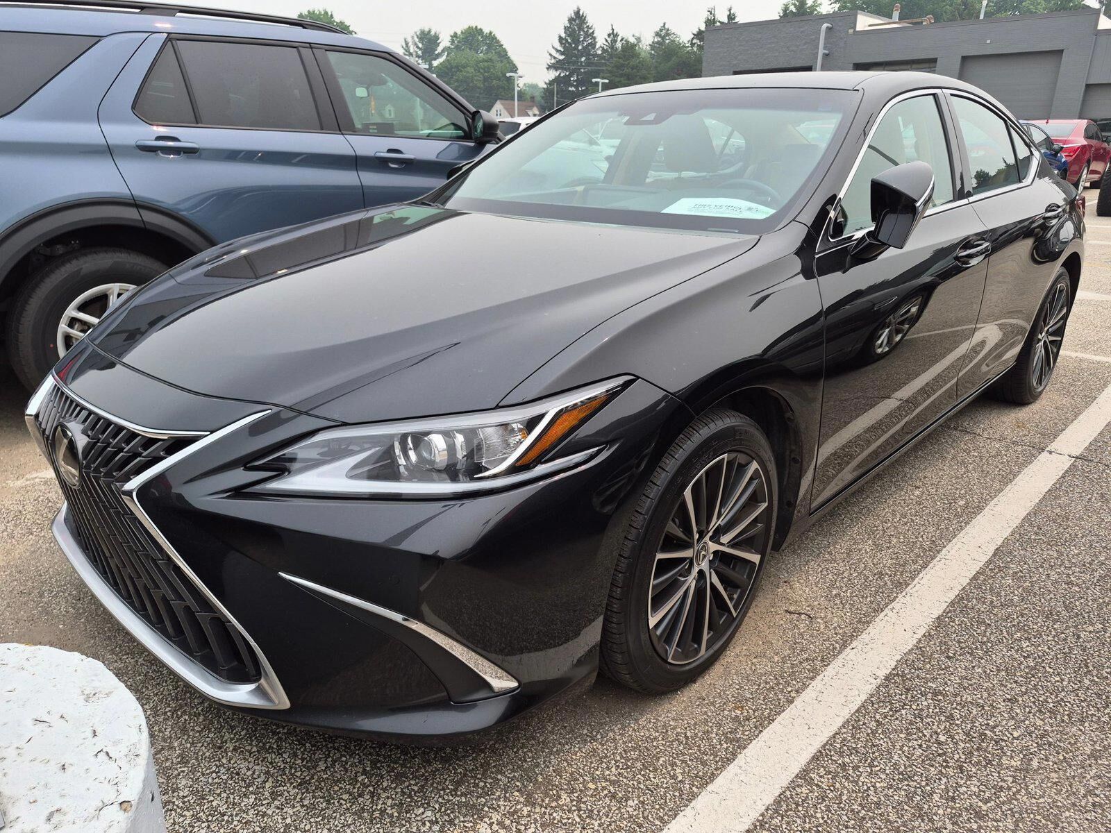 2022 LEXUS ES
