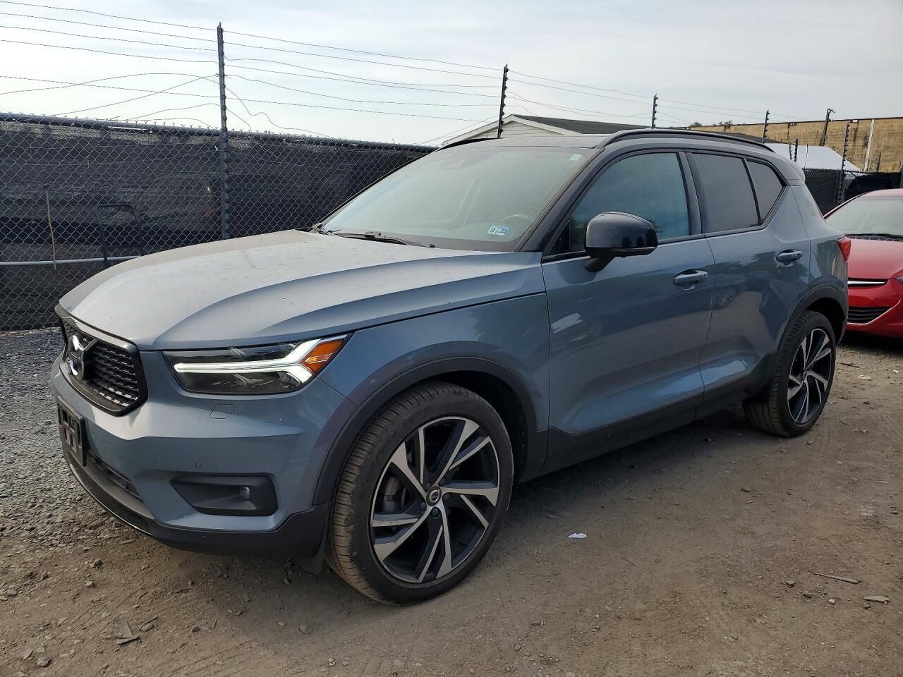 2021 VOLVO XC40